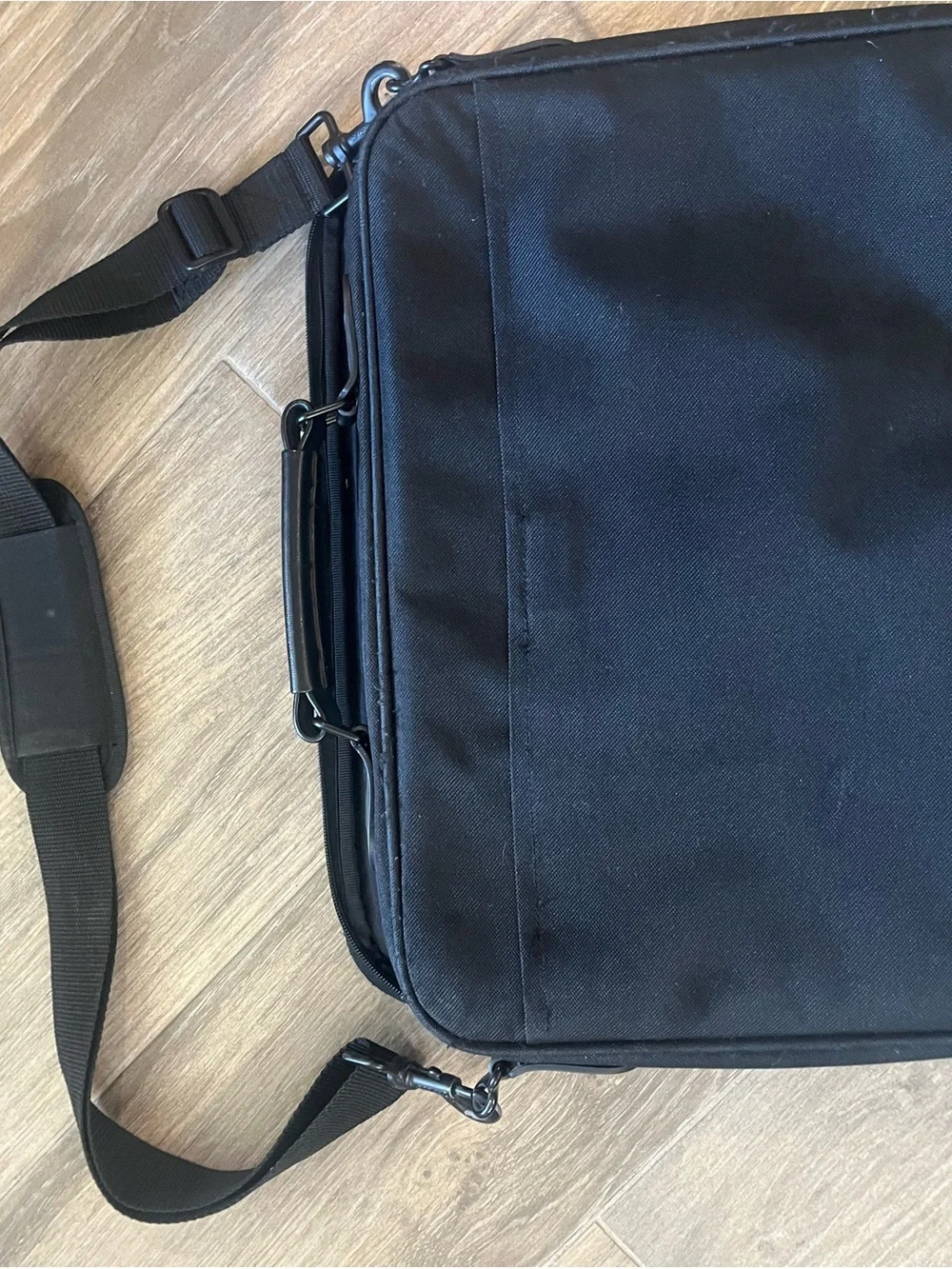 Targus Black Men's Laptop Shoulder Bag with Padded Strap